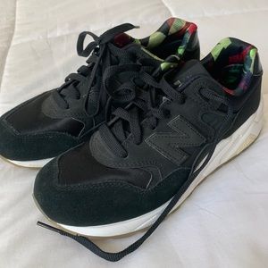 Black new balance sneakers